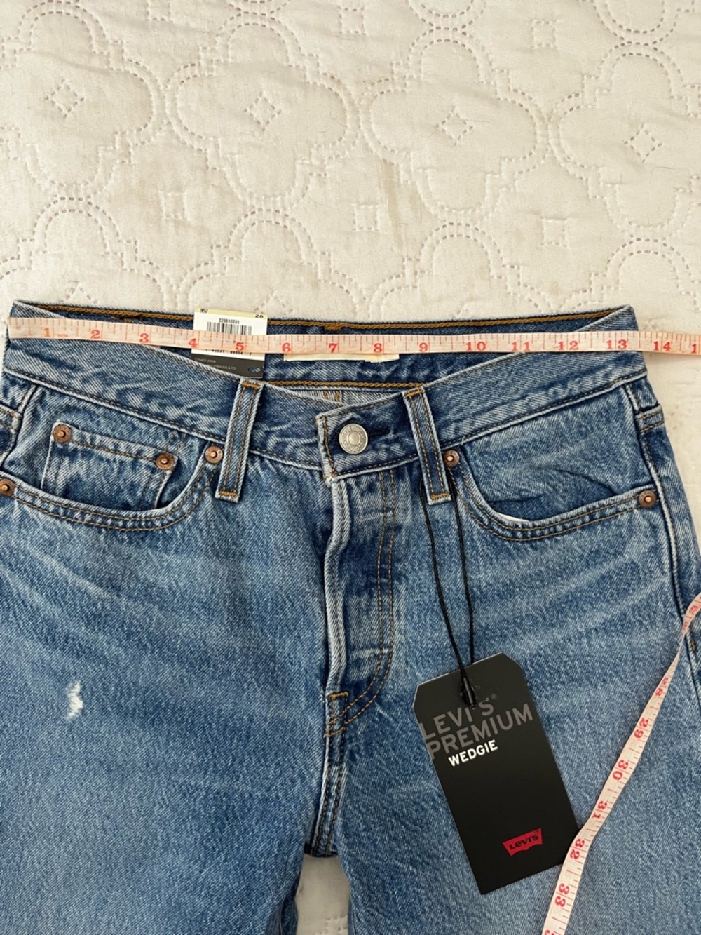 NWT Levi’s Premium Wedgie Fit Ankle Jeans Size 26 Truth Unfolds Distressed - Picture 6 of 15